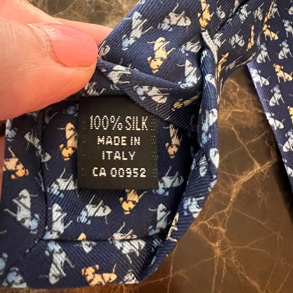 Astor & Black 100 % Silk Tie Navy Dog Motif Preppy Sporting Hunting Novelty - Picture 9 of 10